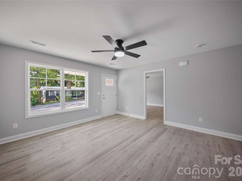 303 9th Street, Kannapolis, NC 28081.  MLS# CAR4382873, YatesRealty ID 22776. 