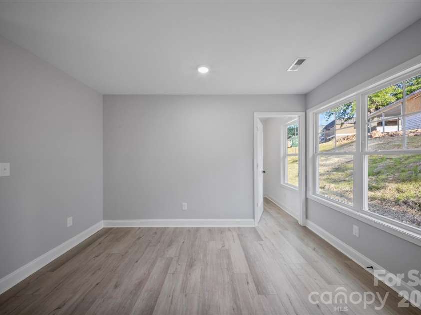 303 9th Street, Kannapolis, NC 28081.  MLS# CAR4382873, YatesRealty ID 22776. 