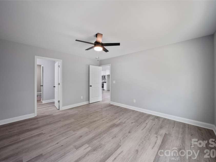 303 9th Street, Kannapolis, NC 28081.  MLS# CAR4382873, YatesRealty ID 22776. 