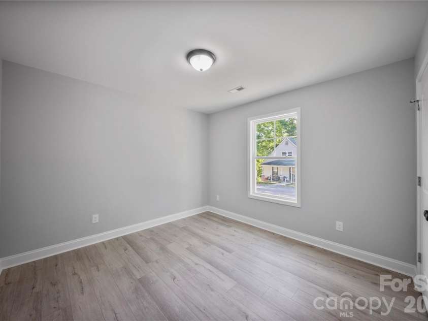 303 9th Street, Kannapolis, NC 28081.  MLS# CAR4382873, YatesRealty ID 22776. 