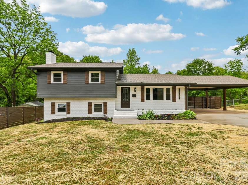 5009 Greenbrook Drive, Charlotte, NC 28205.  MLS# CAR4370132, YatesRealty ID 22778. 