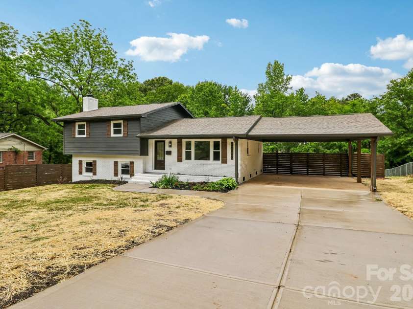 5009 Greenbrook Drive, Charlotte, NC 28205.  MLS# CAR4370132, YatesRealty ID 22778. 