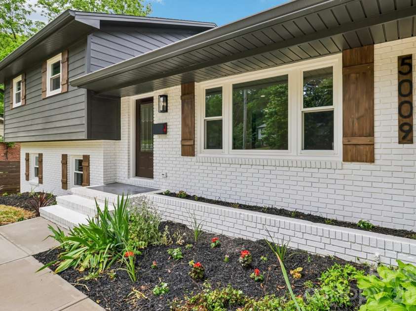 5009 Greenbrook Drive, Charlotte, NC 28205.  MLS# CAR4370132, YatesRealty ID 22778. 