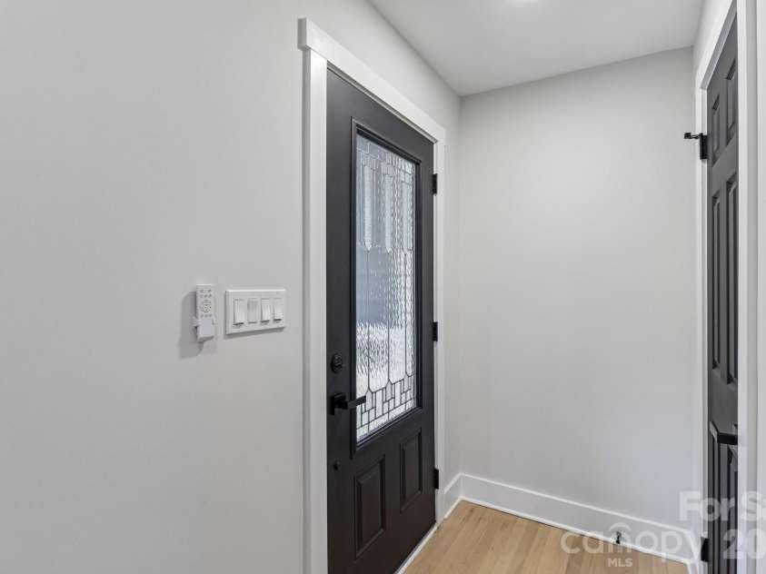 5009 Greenbrook Drive, Charlotte, NC 28205.  MLS# CAR4370132, YatesRealty ID 22778. 