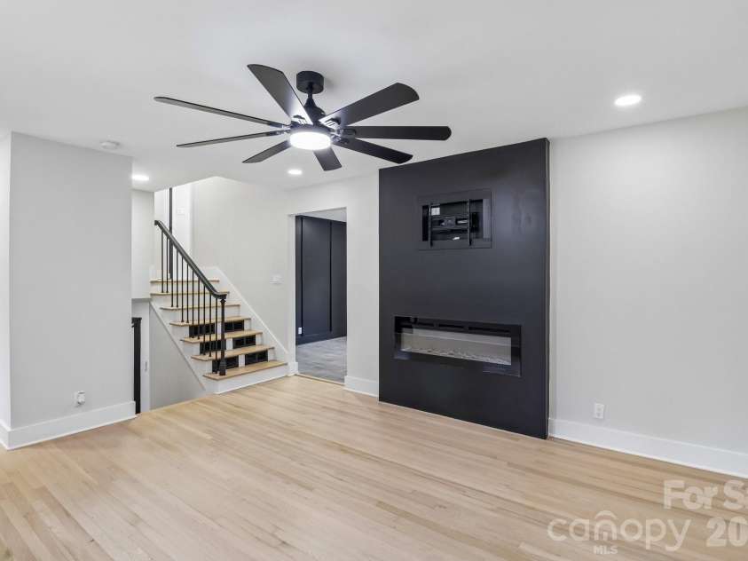 5009 Greenbrook Drive, Charlotte, NC 28205.  MLS# CAR4370132, YatesRealty ID 22778. 