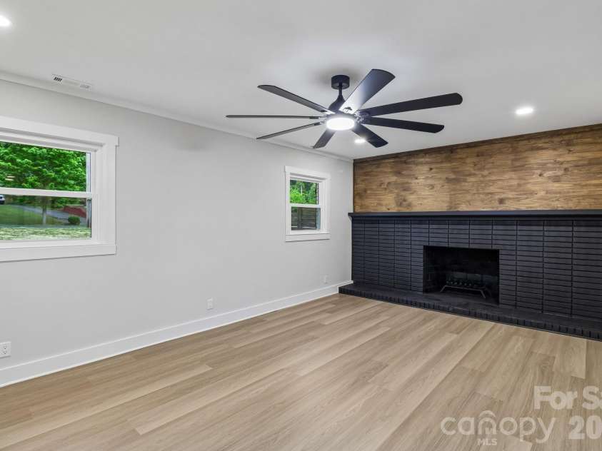 5009 Greenbrook Drive, Charlotte, NC 28205.  MLS# CAR4370132, YatesRealty ID 22778. 