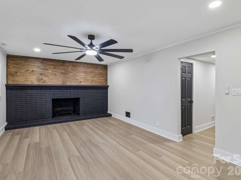 5009 Greenbrook Drive, Charlotte, NC 28205.  MLS# CAR4370132, YatesRealty ID 22778. 