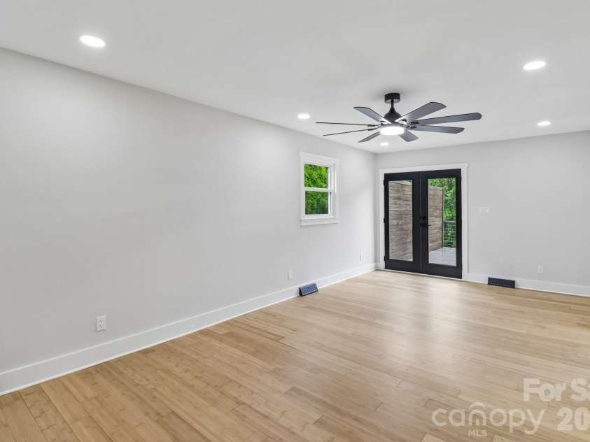 5009 Greenbrook Drive, Charlotte, NC 28205.  MLS# CAR4370132, YatesRealty ID 22778. 