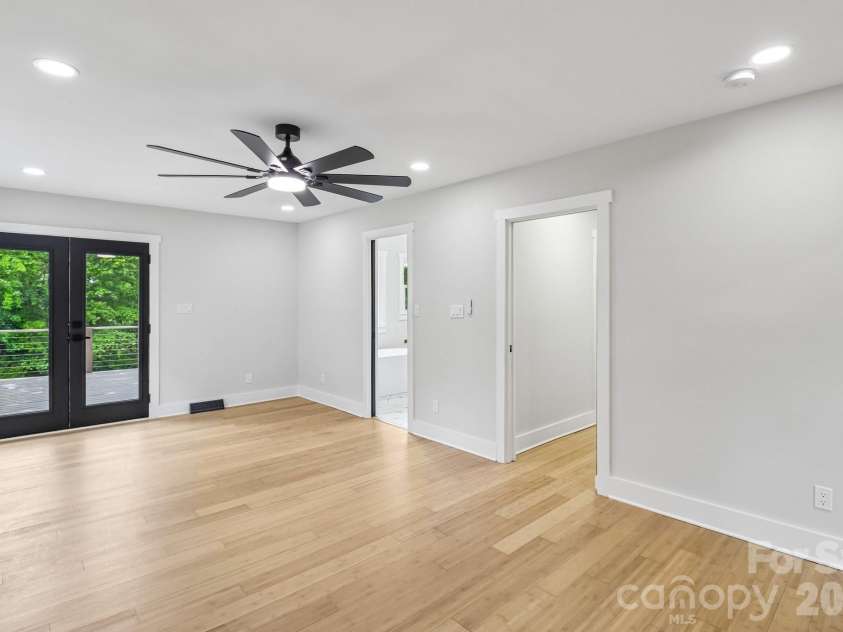 5009 Greenbrook Drive, Charlotte, NC 28205.  MLS# CAR4370132, YatesRealty ID 22778. 