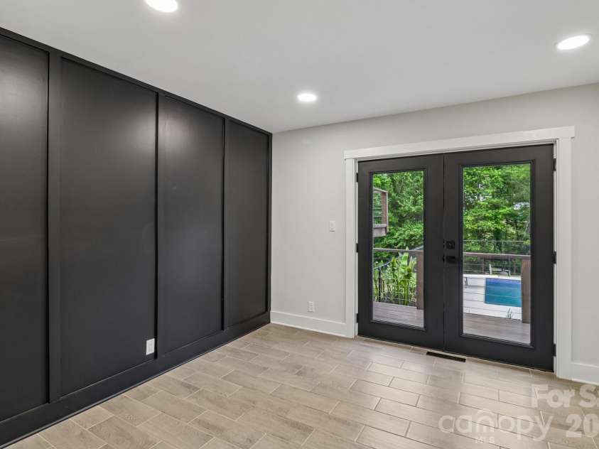 5009 Greenbrook Drive, Charlotte, NC 28205.  MLS# CAR4370132, YatesRealty ID 22778. 