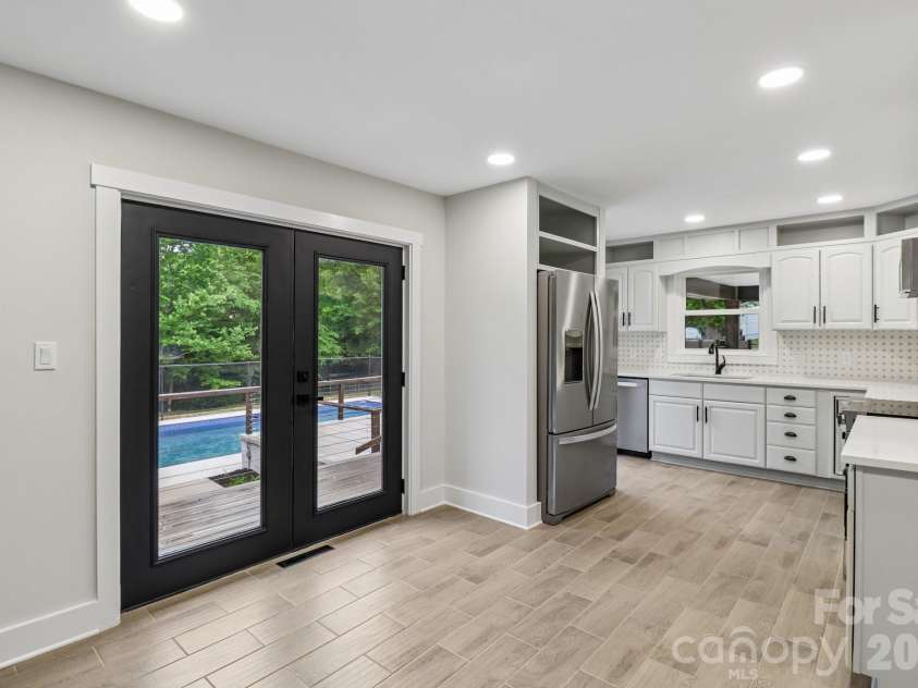 5009 Greenbrook Drive, Charlotte, NC 28205.  MLS# CAR4370132, YatesRealty ID 22778. 