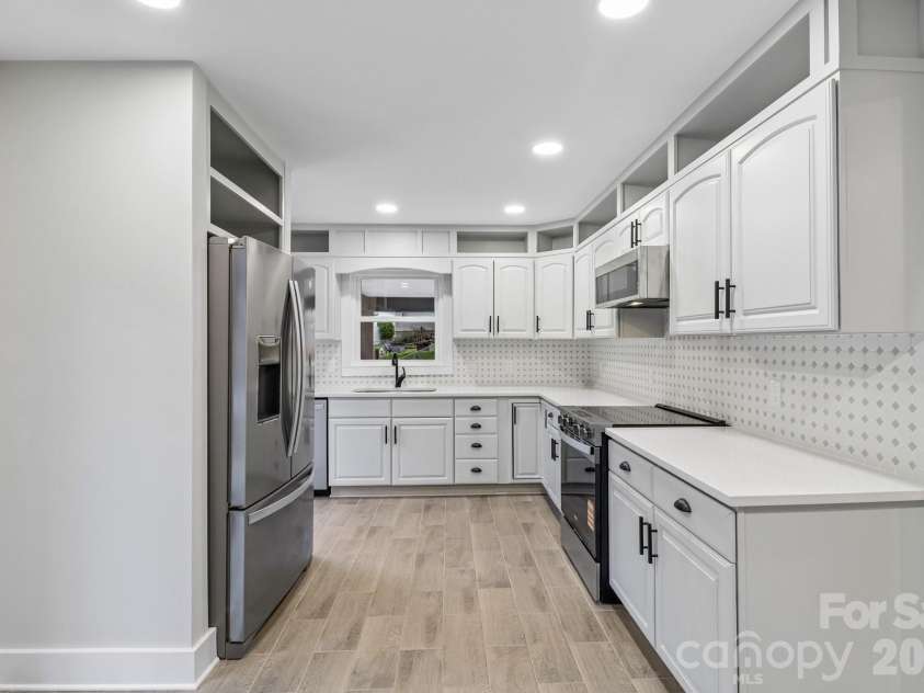 5009 Greenbrook Drive, Charlotte, NC 28205.  MLS# CAR4370132, YatesRealty ID 22778. 