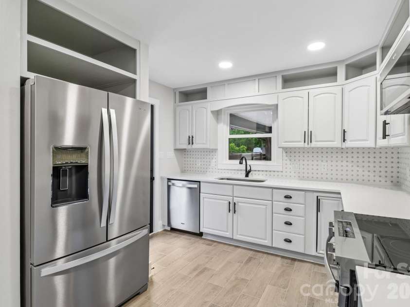 5009 Greenbrook Drive, Charlotte, NC 28205.  MLS# CAR4370132, YatesRealty ID 22778. 