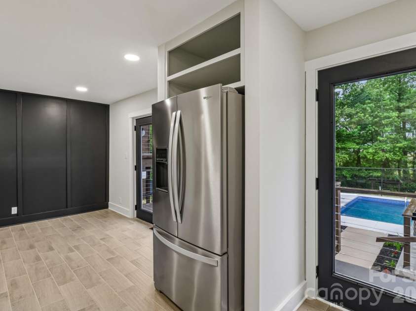 5009 Greenbrook Drive, Charlotte, NC 28205.  MLS# CAR4370132, YatesRealty ID 22778. 