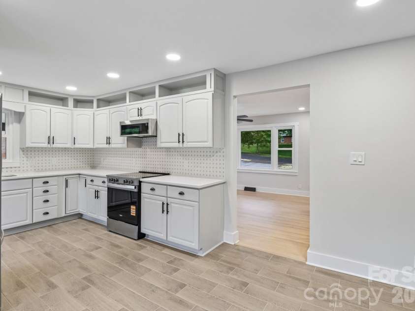 5009 Greenbrook Drive, Charlotte, NC 28205.  MLS# CAR4370132, YatesRealty ID 22778. 
