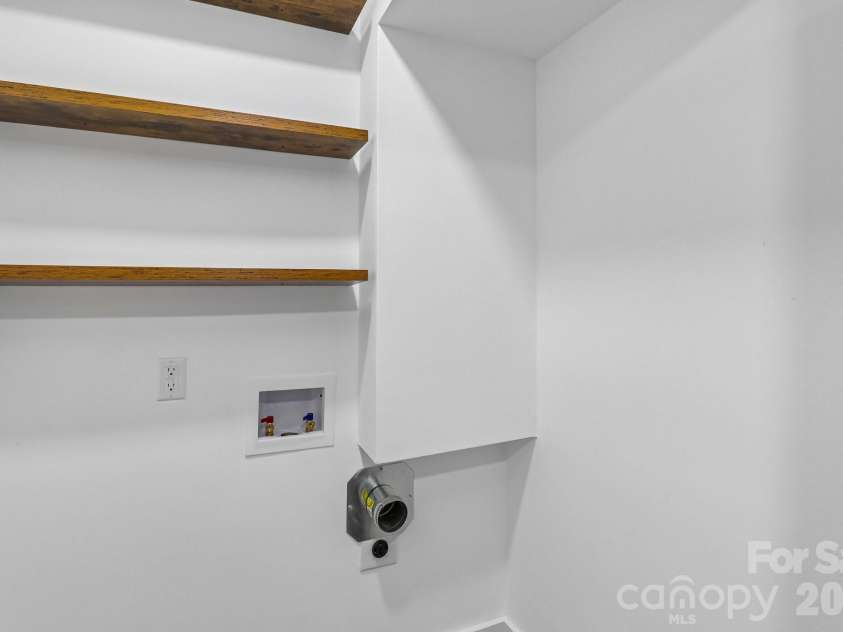5009 Greenbrook Drive, Charlotte, NC 28205.  MLS# CAR4370132, YatesRealty ID 22778. 
