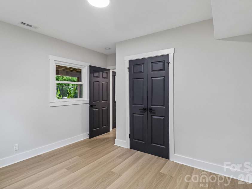 5009 Greenbrook Drive, Charlotte, NC 28205.  MLS# CAR4370132, YatesRealty ID 22778. 