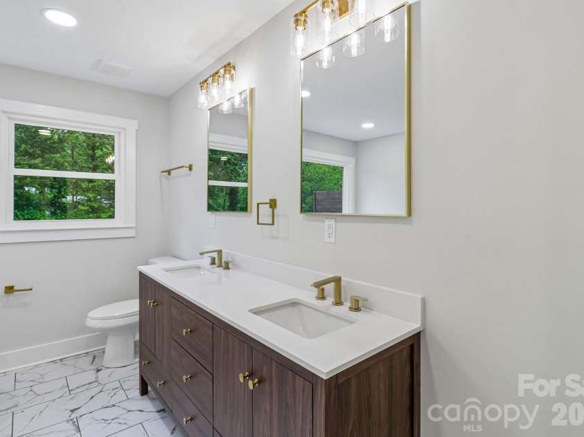 5009 Greenbrook Drive, Charlotte, NC 28205.  MLS# CAR4370132, YatesRealty ID 22778. 
