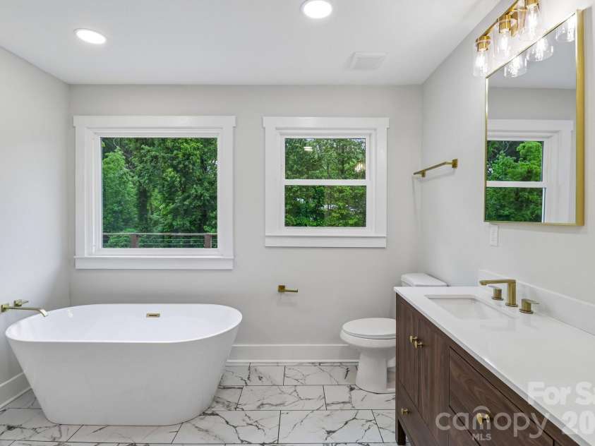 5009 Greenbrook Drive, Charlotte, NC 28205.  MLS# CAR4370132, YatesRealty ID 22778. 