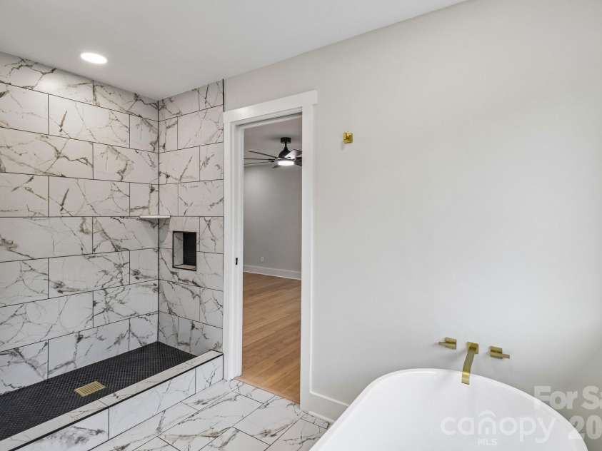 5009 Greenbrook Drive, Charlotte, NC 28205.  MLS# CAR4370132, YatesRealty ID 22778. 