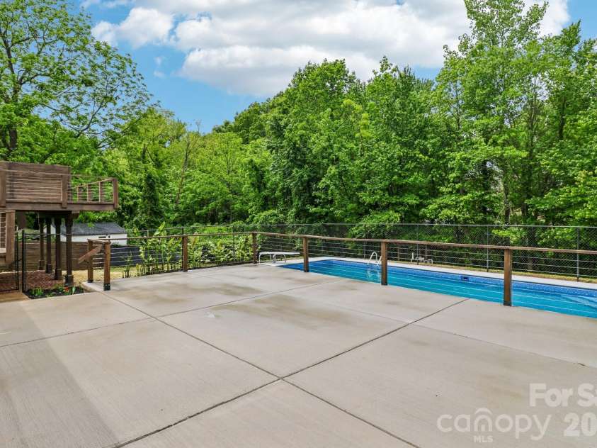 5009 Greenbrook Drive, Charlotte, NC 28205.  MLS# CAR4370132, YatesRealty ID 22778. 