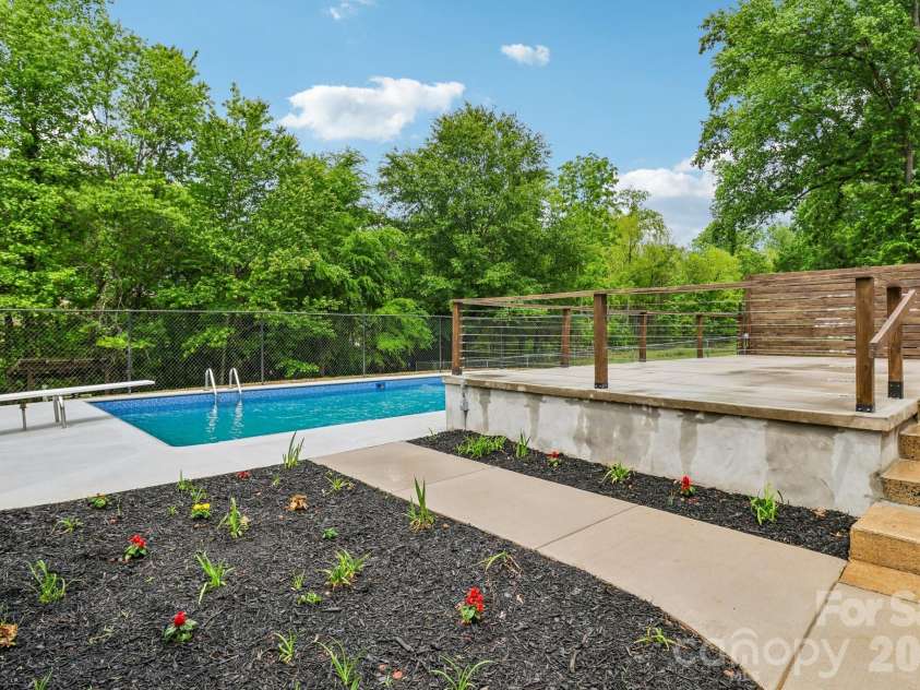 5009 Greenbrook Drive, Charlotte, NC 28205.  MLS# CAR4370132, YatesRealty ID 22778. 