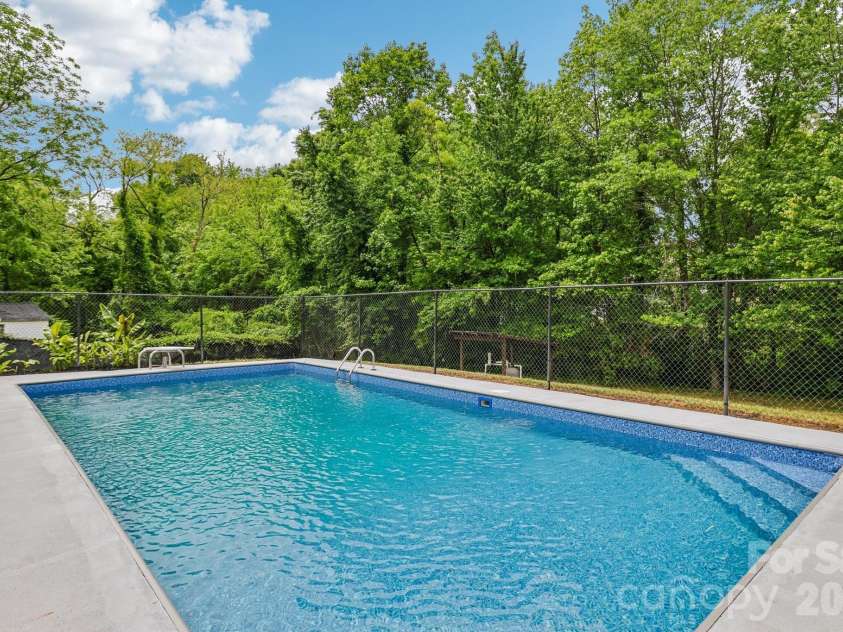 5009 Greenbrook Drive, Charlotte, NC 28205.  MLS# CAR4370132, YatesRealty ID 22778. 