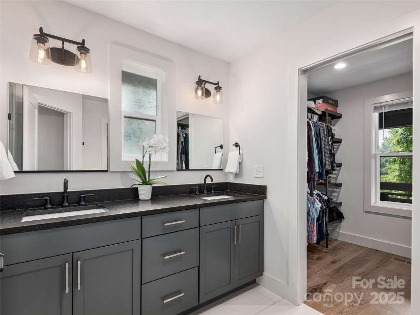 156 Joyner Avenue, Asheville, NC 28806.  MLS# CAR4273987, YatesRealty ID 22779. 