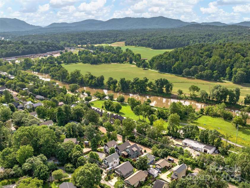 156 Joyner Avenue, Asheville, NC 28806.  MLS# CAR4273987, YatesRealty ID 22779. 