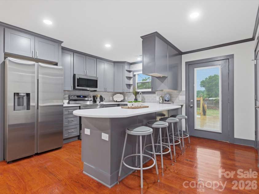 766 Briarcliff Road, Rock Hill, SC 29730.  MLS# CAR4374745, YatesRealty ID 22779. Kitchen Island