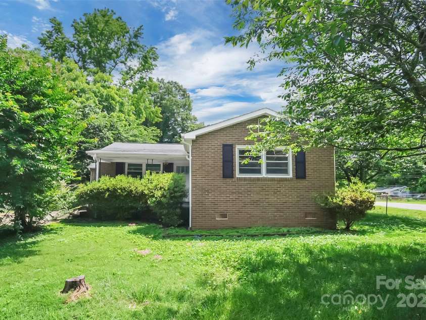 2215 Hodgin Street, Gastonia, NC 28056.  MLS# CAR4274409, YatesRealty ID 22780. 