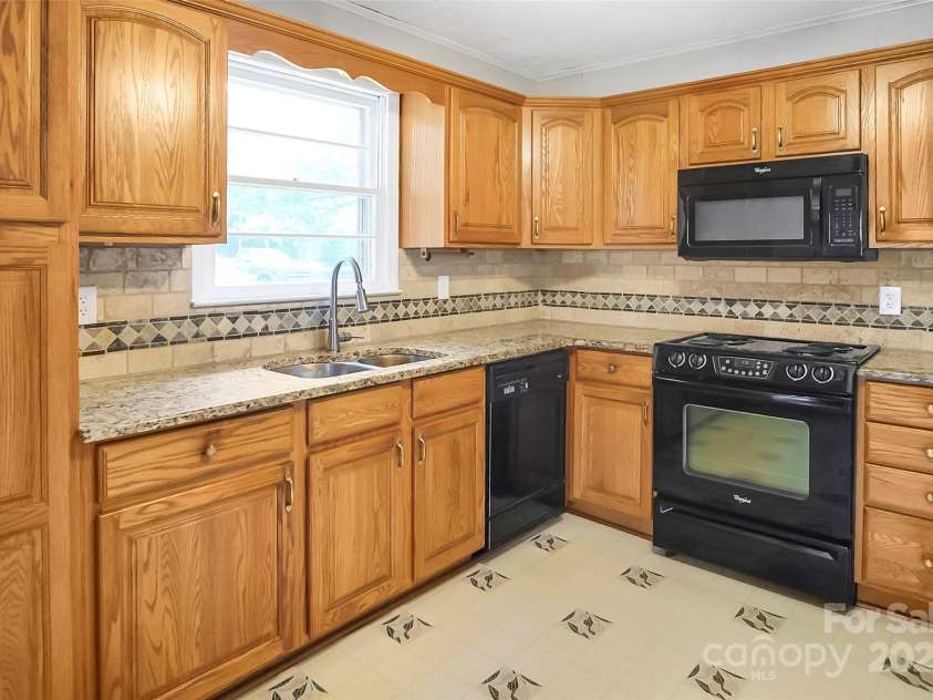 2215 Hodgin Street, Gastonia, NC 28056.  MLS# CAR4274409, YatesRealty ID 22780. 
