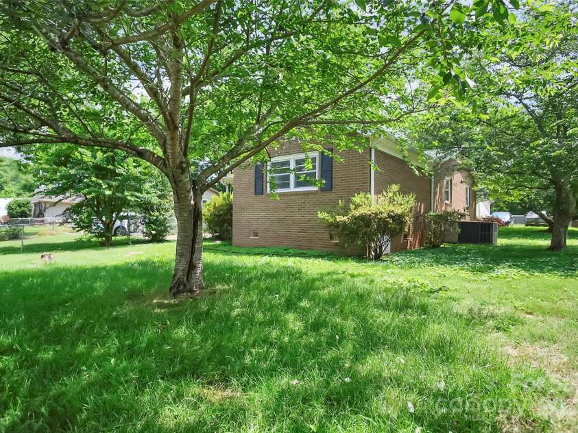 2215 Hodgin Street, Gastonia, NC 28056.  MLS# CAR4274409, YatesRealty ID 22780. 