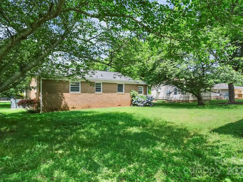 2215 Hodgin Street, Gastonia, NC 28056.  MLS# CAR4274409, YatesRealty ID 22780. 