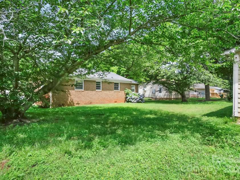 2215 Hodgin Street, Gastonia, NC 28056.  MLS# CAR4274409, YatesRealty ID 22780. 