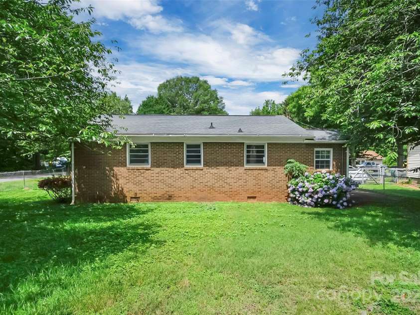 2215 Hodgin Street, Gastonia, NC 28056.  MLS# CAR4274409, YatesRealty ID 22780. 