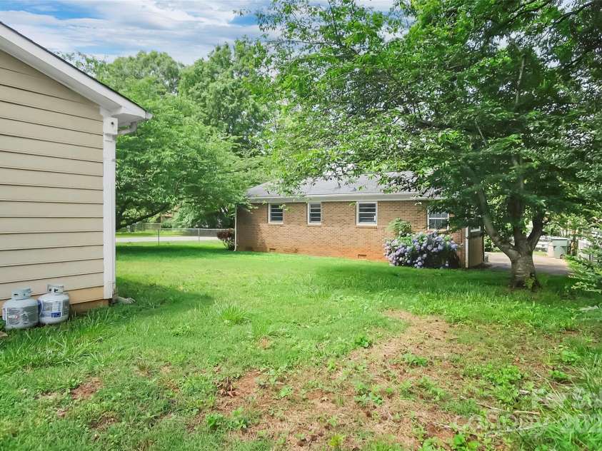 2215 Hodgin Street, Gastonia, NC 28056.  MLS# CAR4274409, YatesRealty ID 22780. 