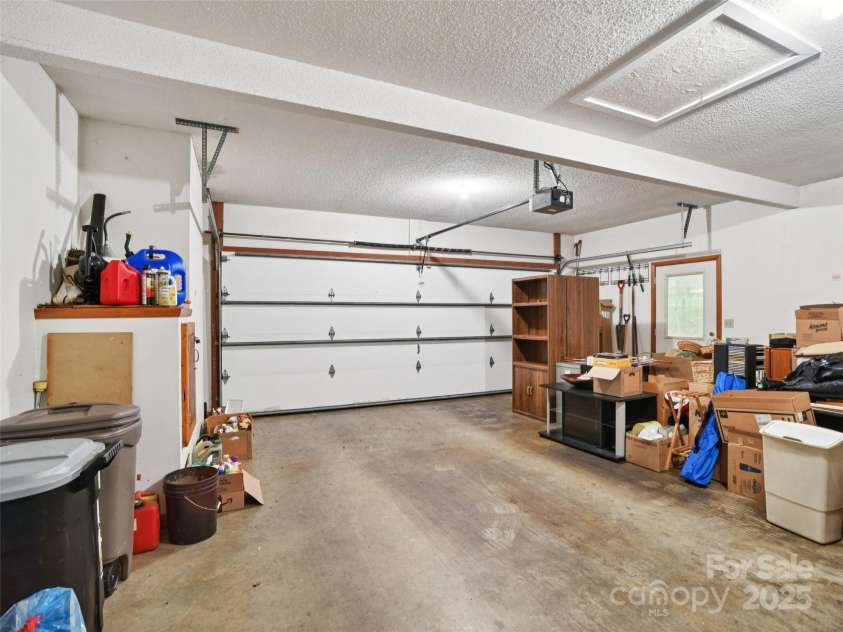 105 Sunningdale Drive, Flat Rock, NC 28731.  MLS# CAR4274018, YatesRealty ID 22781. 2 Car Garage on Main Level off Breakfast Area