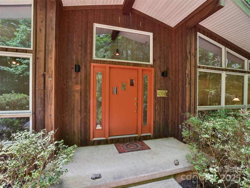 105 Sunningdale Drive, Flat Rock, NC 28731.  MLS# CAR4274018, YatesRealty ID 22781. 