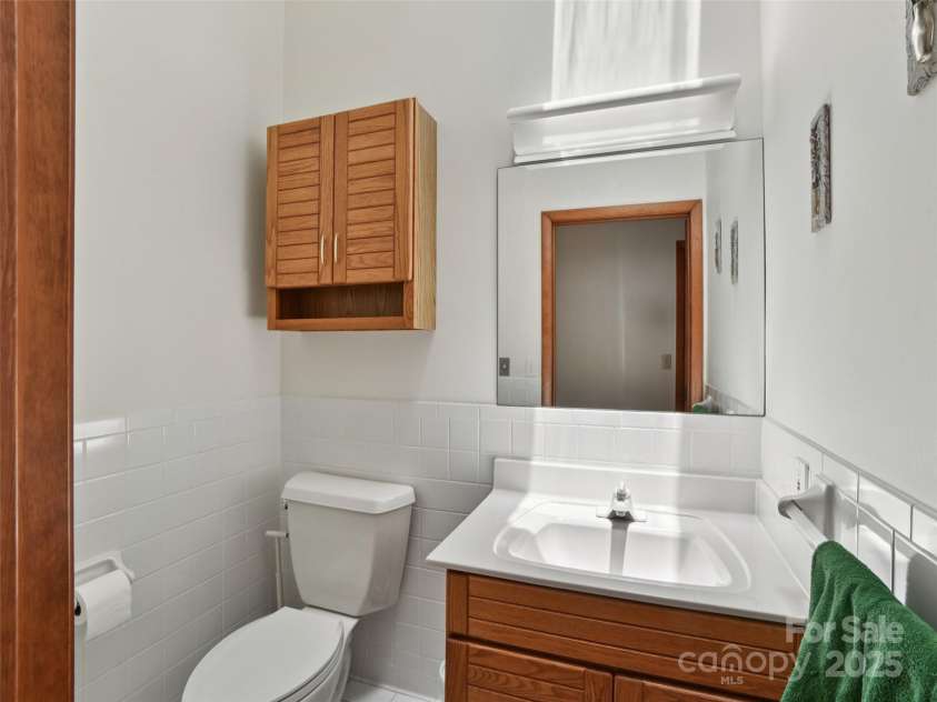 105 Sunningdale Drive, Flat Rock, NC 28731.  MLS# CAR4274018, YatesRealty ID 22781. Half Bath with Skylight off hallway