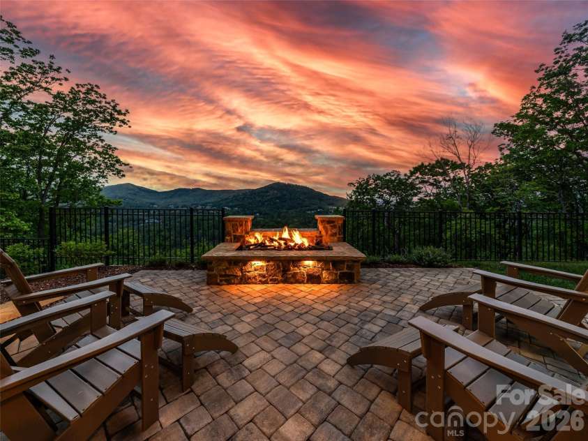 32 Featherstone Trail, Arden, NC 28704.  MLS# CAR4376714, YatesRealty ID 22781. 
