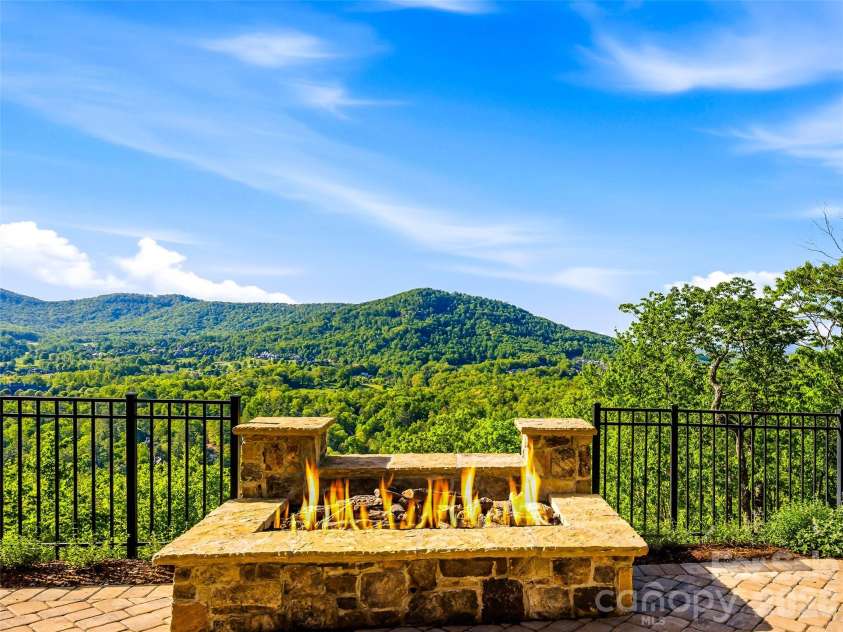 32 Featherstone Trail, Arden, NC 28704.  MLS# CAR4376714, YatesRealty ID 22781. 