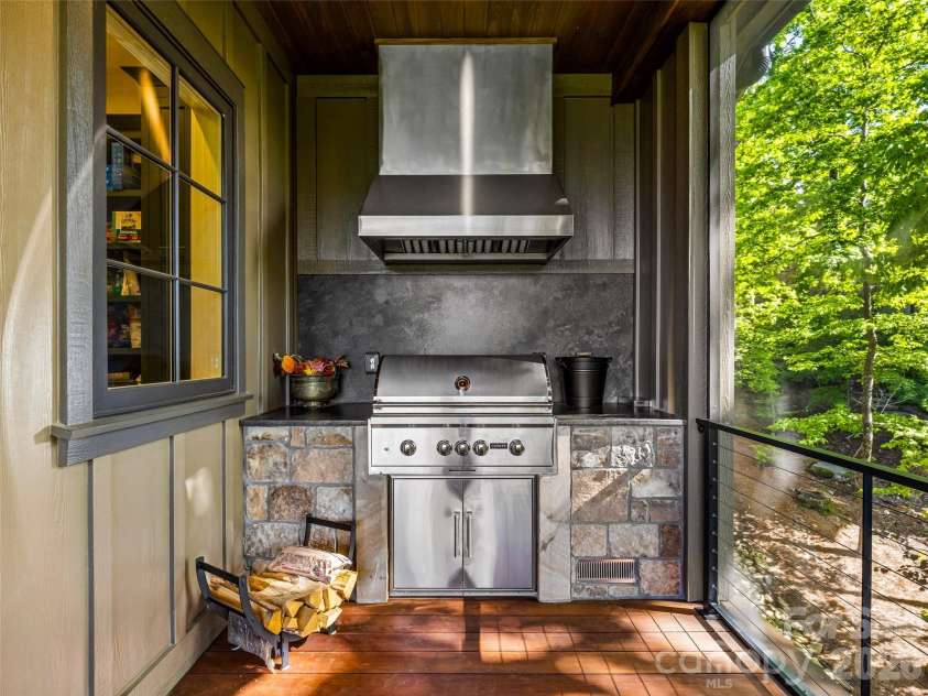 32 Featherstone Trail, Arden, NC 28704.  MLS# CAR4376714, YatesRealty ID 22781. 