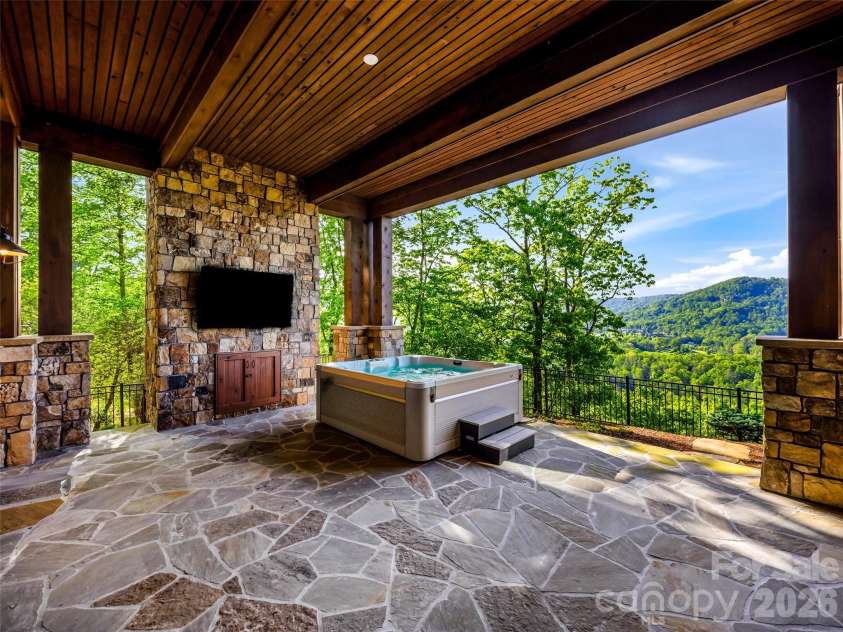 32 Featherstone Trail, Arden, NC 28704.  MLS# CAR4376714, YatesRealty ID 22781. 