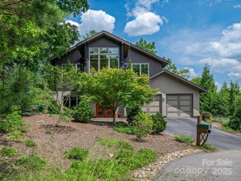 3 Turkey Roost Court, Fairview, NC 28730.  MLS# CAR4273755, YatesRealty ID 22782. 