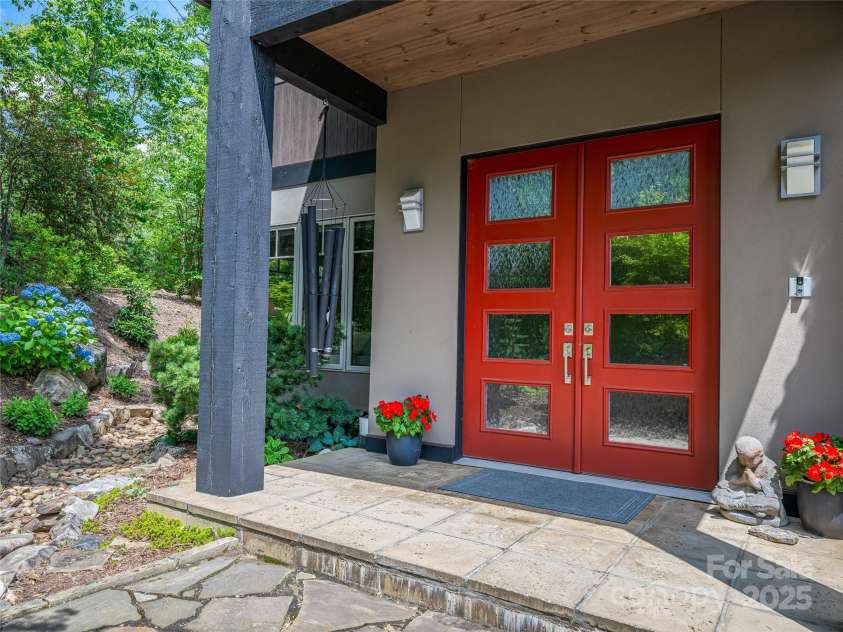 3 Turkey Roost Court, Fairview, NC 28730.  MLS# CAR4273755, YatesRealty ID 22782. Modern with great Main Level Living