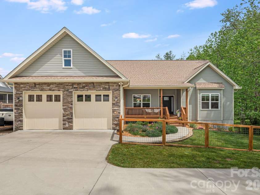 345 Osborne Road, Brevard, NC 28712.  MLS# CAR4376031, YatesRealty ID 22782. 
