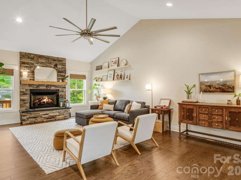 345 Osborne Road, Brevard, NC 28712.  MLS# CAR4376031, YatesRealty ID 22782. 