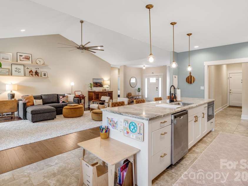 345 Osborne Road, Brevard, NC 28712.  MLS# CAR4376031, YatesRealty ID 22782. 