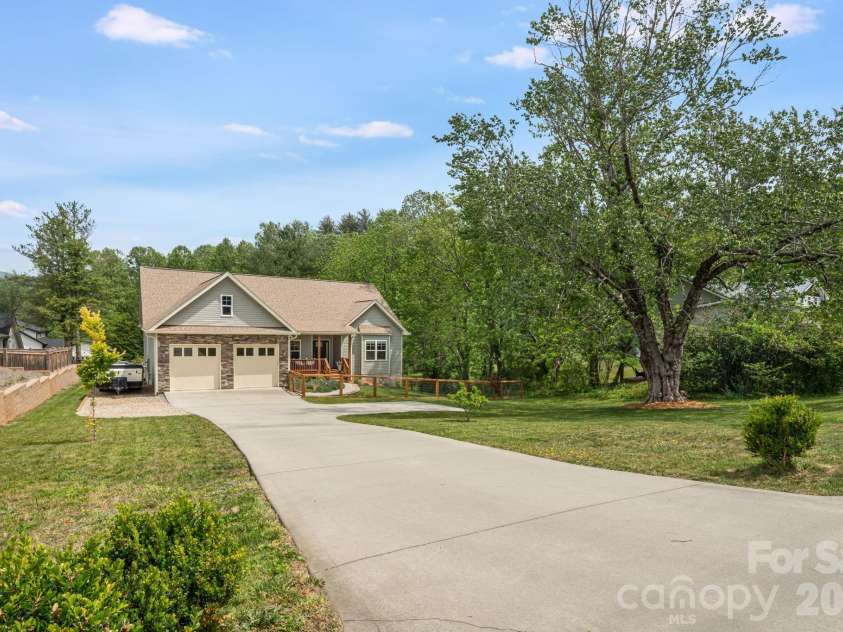 345 Osborne Road, Brevard, NC 28712.  MLS# CAR4376031, YatesRealty ID 22782. 